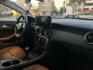 Mercedes-Benz A 160 2016-thumb-9