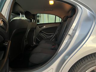 Mercedes-Benz A 160 2016-thumb-11