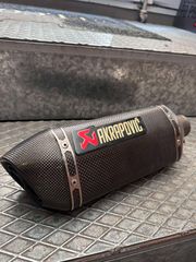 ΓΝΗΣΙΟ ΤΕΛΙΚΟ ΕΞΑΤΜΙΣΗΣ AKRAOVIC FULL CARBON Φ51