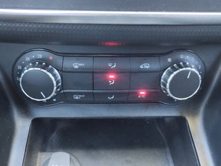 Mercedes-Benz A 160 2013 MERCEDES A 160 URBAN-thumb-25