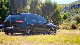 Volkswagen Golf 2015 look gti-thumb-4