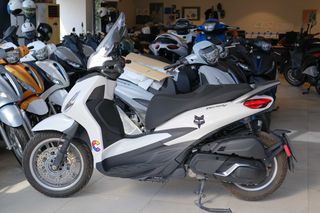 Piaggio Beverly 400 2025 BEVERLY 400 HPE