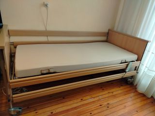 νοσοκομειακό κρεβάτι με ηλεκτρικό αεροστρωμα και καρέκλα τροχήλατη μπάνιου