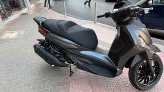 Piaggio Beverly 310 2026 ANNIVERSARY EDITION-thumb-4