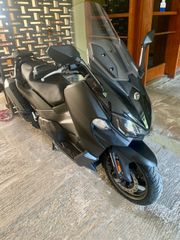 Sym Maxsym TL 2021 μαζί με μπαγκαζιέρα