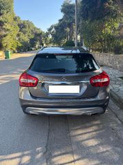 Mercedes-Benz GLA 200 2015-thumb-4
