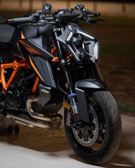 KTM 1390 Super Duke R 2026 1390 super duke r evo-thumb-2