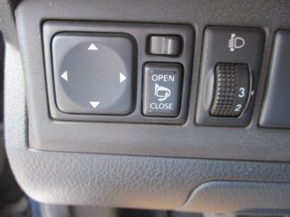 Nissan Note 2009-thumb-11