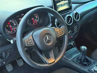 Mercedes-Benz B 180 2014 PROGRESSIVE-thumb-14