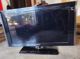 Τηλεόραση Samsung LE40F86BD 40 ιντσών σε πλήρως λειτουργική κατάσταση.