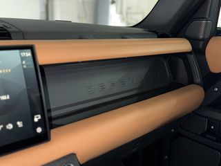 Land Rover Defender 2021 P400e X Dynamic Plug-in  Panorama/Meridian/Air Susp.-thumb-36