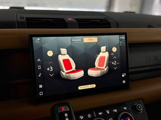 Land Rover Defender 2021 P400e X Dynamic Plug-in  Panorama/Meridian/Air Susp.-thumb-32