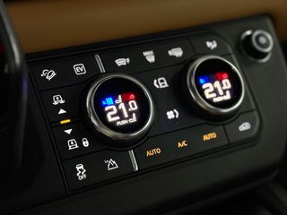 Land Rover Defender 2021 P400e X Dynamic Plug-in  Panorama/Meridian/Air Susp.-thumb-33
