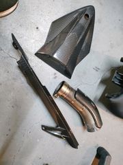 akrapovic carbon κάλυμμα αλυσίδας