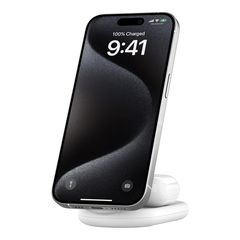 BELKIN WIZ028VFWH BOOST^CHARGE 2-in-1 Qi2 15W Magnetic Foldable Wireless Charging Stand, White Ταχύτατη φόρτιση με την πιο πρόσφατη τεχνολογία Qi2.Τοποθετήστε εύκολα το τηλέφωνό σας στον μαγνητικό ασύ