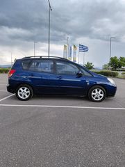 Toyota Corolla Verso 2002-thumb-1