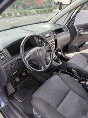 Toyota Corolla Verso 2002-thumb-18