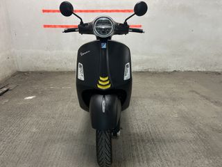 Vespa GTS Super Tech 300 2022-thumb-2