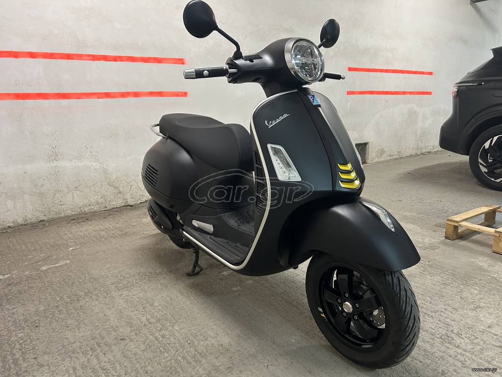 Vespa GTS Super Tech 300 2022