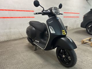 Vespa GTS Super Tech 300 2022
