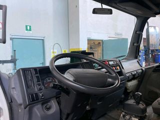 Απορριμματοφόρο Isuzu 2013 P75-thumb-1