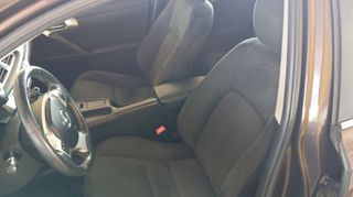 Lexus CT 200h 2012-thumb-5