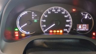 Lexus CT 200h 2012-thumb-10