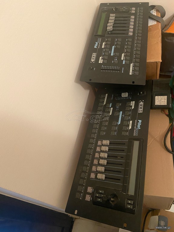 2x SGM Pilot 2000 DMX Controllers – 1 Τροφοδοτικό –