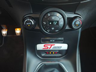 Ford Fiesta 2016 ST200-thumb-27