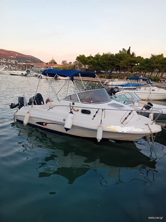 Ahellas 2002 cabin