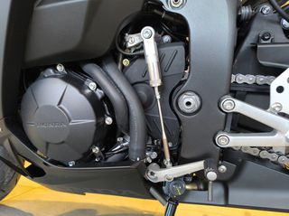 Honda CBR 600RR 2026-thumb-11