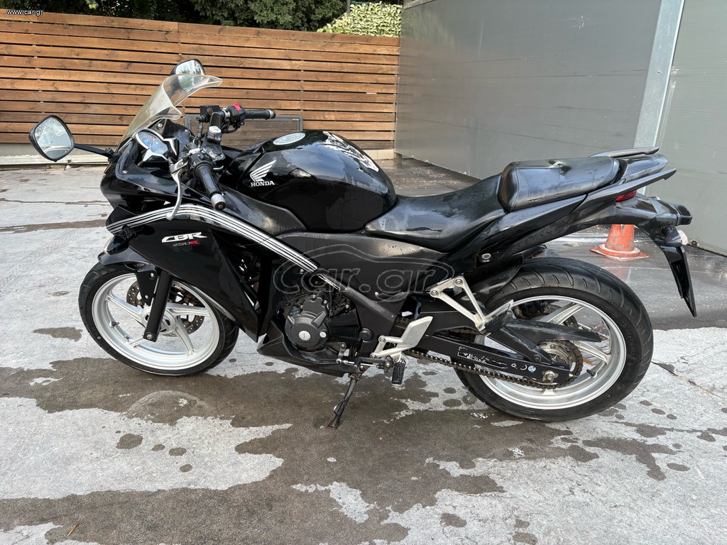 Honda CBR250R 2011