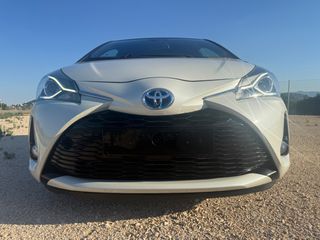 Toyota Yaris 2018 1.5 HYBRID BI-TONE