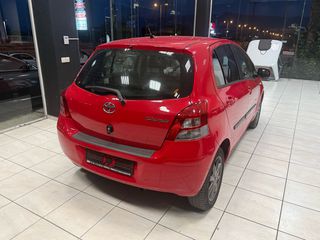 Toyota Yaris 2012-thumb-3