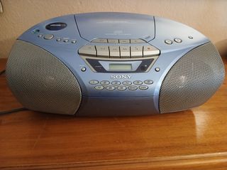 Ραδιοκασετοφωνο -cd player SONY με πολλες λειτουργιες.