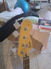 Electric bass-thumb-1