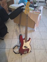 Electric bass-thumb-2