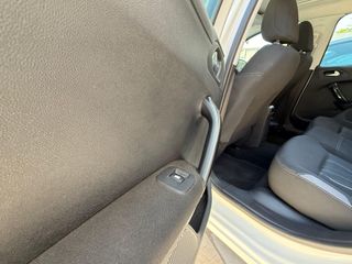 Peugeot 208 2015-thumb-11