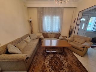 Διθέσιος, Τριθέσιος, πολυθρόνα τραπεζάκι