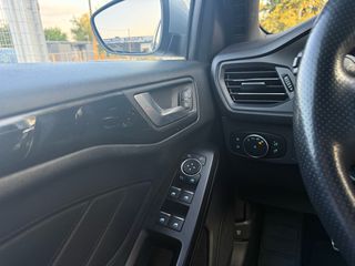 Ford Focus 2021 ST LINE-thumb-10
