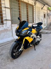 Aprilia Tuono 2011 Tuono V4R-thumb-2