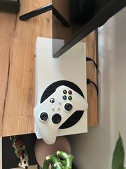 microsoft xbox series s-thumb-1