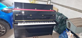 Πιάνο Όρθιο Yamaha C108 (Μαύρη Λάκα - Made in Japan)