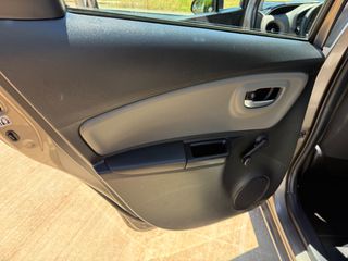 Toyota Yaris 2020 1.5 HYBRID ACTIVE-thumb-32
