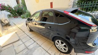 Ford Focus 2010-thumb-1