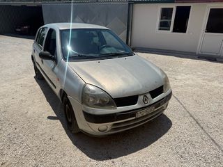 Renault Clio 2004-thumb-1