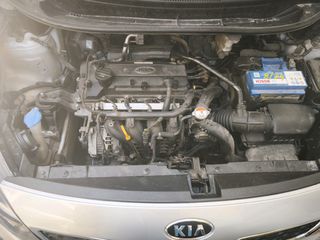 Kia Rio 2012-thumb-1