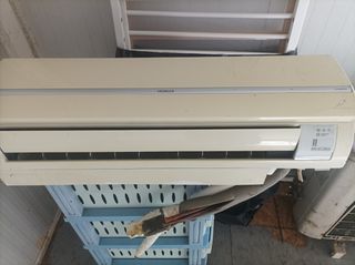 2 air condition:(1 18αρι μαρκας sanyo και 1 18αρι μαρκας hitachi INVERTER)