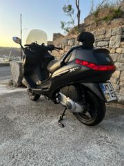 Piaggio XEvo 250 2015-thumb-5