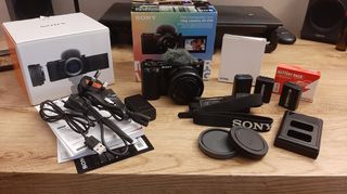 SONY ZV-E10 VLOG CAMERA με extras και φακούς